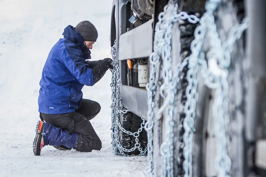 Montáž snehových reťazí VERIGA na nákladné auto