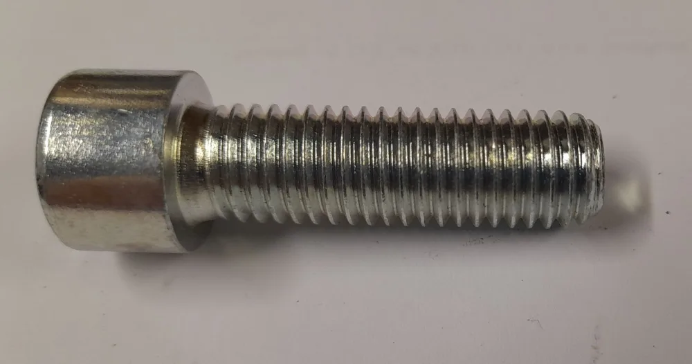 Skrutka imb. M 12x40