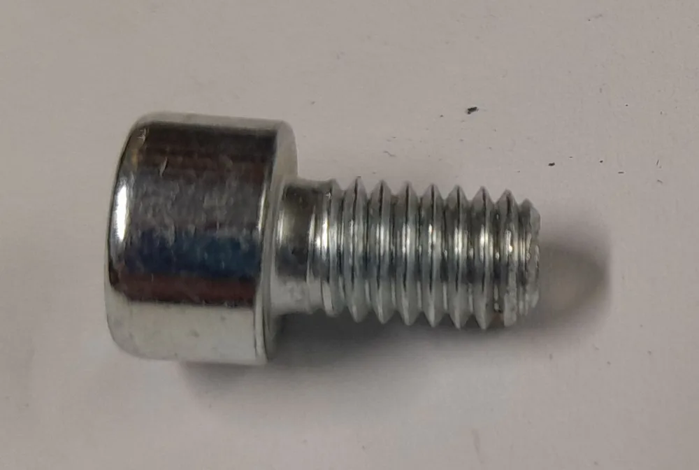 Skrutka imb. M 6x10